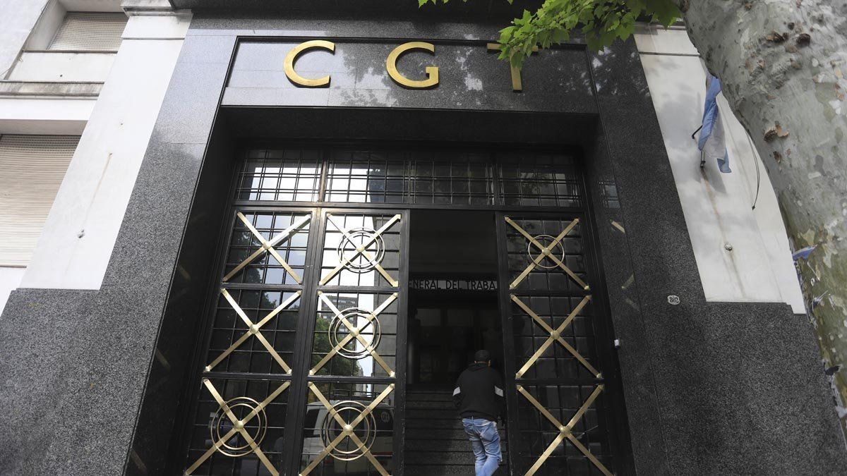 La CGT recibirá a Gumán para analizar la negociación con el FMI.