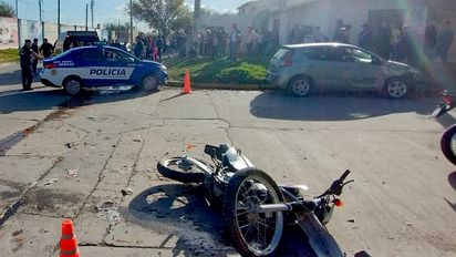 Un motociclista murió al colisionar contra un automóvil en barrio Alberdi