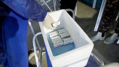 Devuelven 470 vacunas tras ser almacenadas por error en un freezer