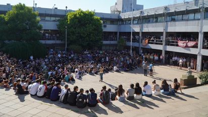 ACTO OFICIAL: LA UNRC LE DIO LA BIENVENIDA A LOS INGRESANTES