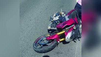 Dos menores, heridos tras chocar en moto contra un auto en la ruta 35