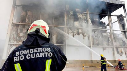 Los bomberos cumplen 70 años en  medio de una fuerte crisis financiera 
