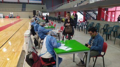 Arribaron 2.700 dosis a la ciudad y en Córdoba comienzan a combinar vacunas