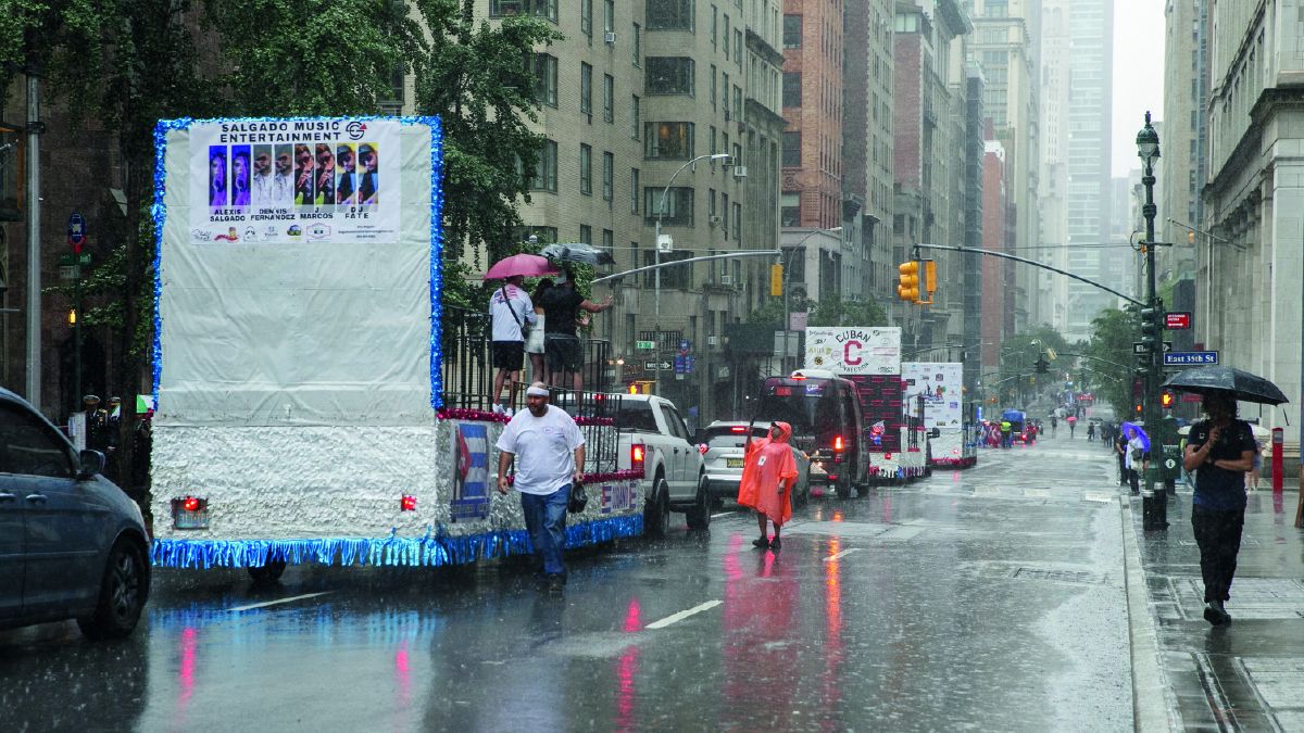 Estados Unidos: Más de un centenar de personas fueron evacuadas elmartes último en el estado de Vermont debido a las inundacioneshistóricas causadas por las lluvias torrenciales. Ladevastación y las inundaciones que sufrimos son históricas ycatastróficas