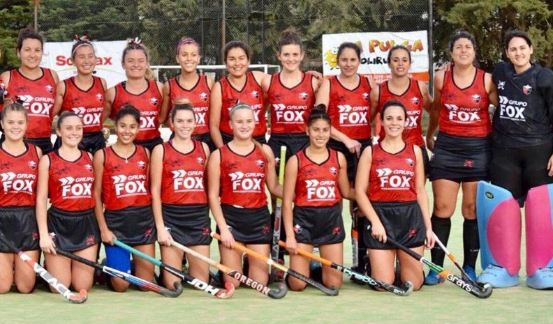 Buscando el objetivo. Con nueva indumentaria desde la fecha pasada, las “tricolores” jugarán en Córdoba ante el club Municipalidad.