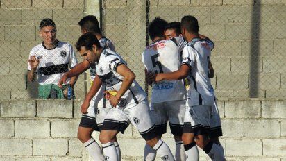 Defensores de Alberdi empató con Everton en un partido cambiante