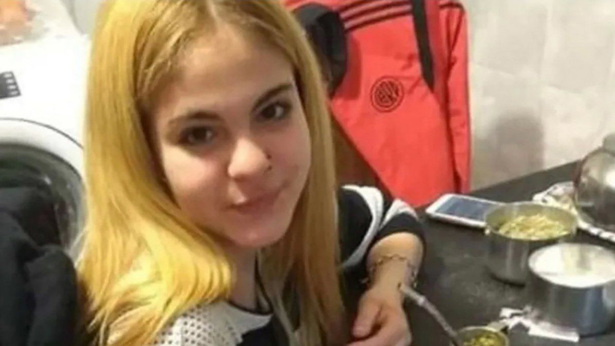Una adolescente fue asesinada tras una salida con amigos: el sospechoso escapó de la Policía