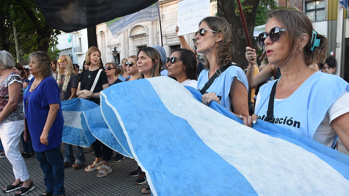 Paro y manifestación docente en Río Cuarto. Foto: Estela Zogbe.