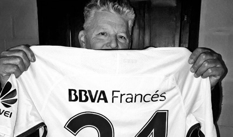 Jorge Ferreyra, tío de Florencia, impulsa la campaña por la cual se sorteará la camiseta que usó el futbolista cabrerense en el partido que lo consagró campeón de la Superliga junto al plantel de Boca Juniors.