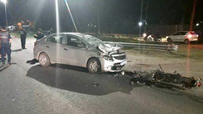 Una mujer murió al colisionar en moto contra un auto en Banda Norte