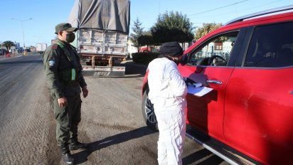 Refuerzan los controles en los accesos a la ciudad, sobre todo por los casos en Mackenna