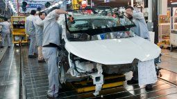 La producción automotriz cayó 18