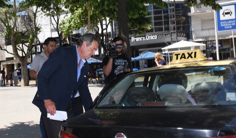 Marcelo Macarrón salió solo y a pie de Tribunales, y tomó un taxi en la Plaza Roca para retomar su actividad cotidiana.