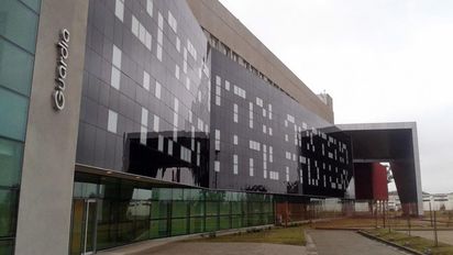 Una motociclista, en estado grave en el Pasteur tras ser embestida