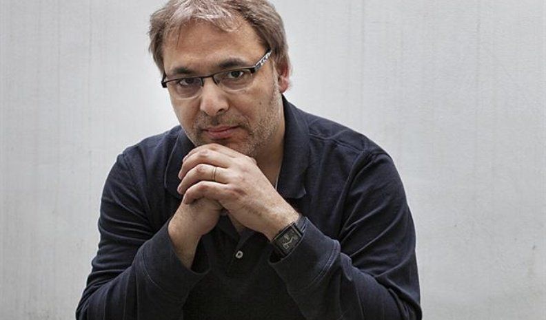 Gabriel Rolón protagoniza El lado B del amor en el Teatro Municipal.