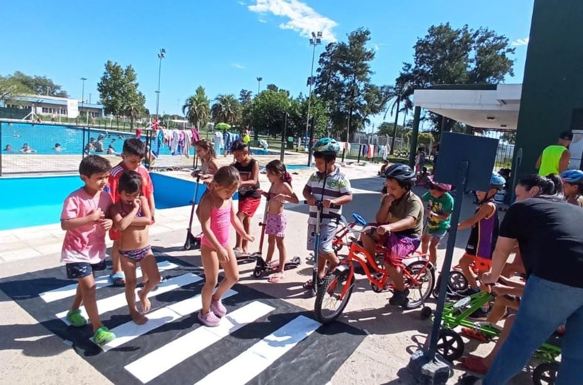En la Escuela de Verano Municipal, aprenden educación vial a través del juego