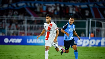 River empató con Blooming tras jugar casi todo el partido con uno menos