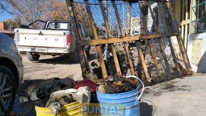 Una familia se repone tras el incendio registrado en una vivienda de barrio Paraíso