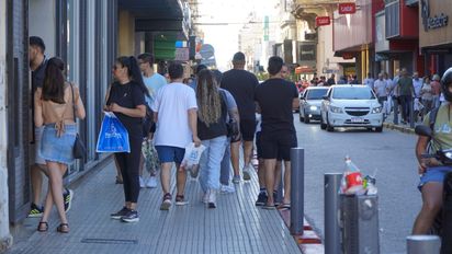 A días de Navidad, gran movimiento en el centro de la ciudad