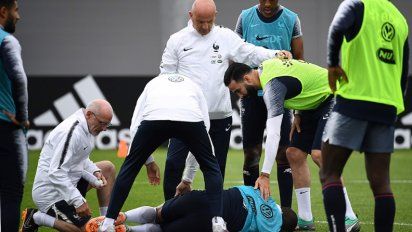 Pese al golpe, Mbappe será titular