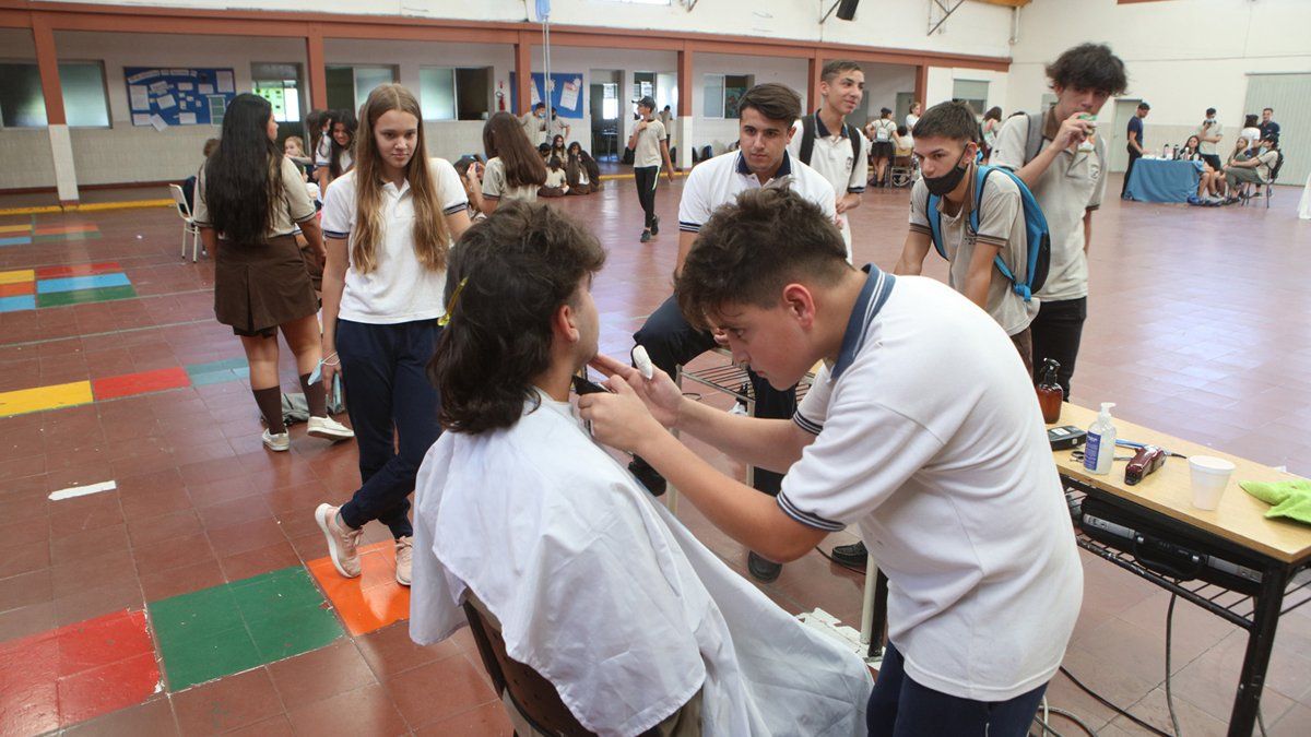 Lautaro Arias Quiroga (12) cortó el pelo a sus compañeros. 