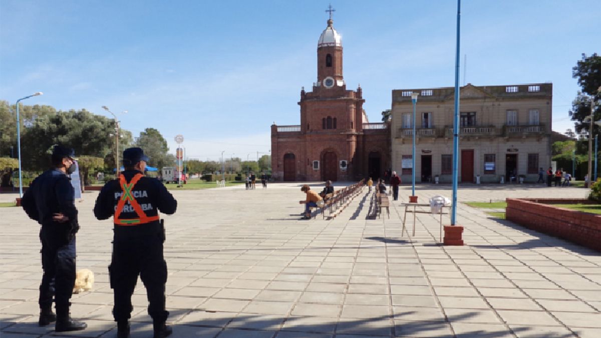 Unos pocos fieles llegaron hasta Reducción en medio de las restricciones.