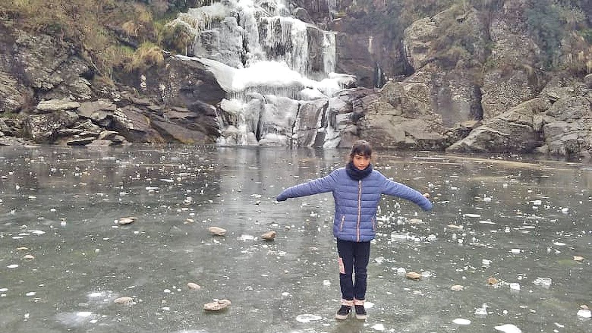 Se congeló el Salto del Tigre, en Calamuchita, y ofrece imponentes postales