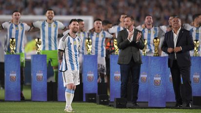 Argentina, con show de toques y dos goles, tuvo su fiesta con el público