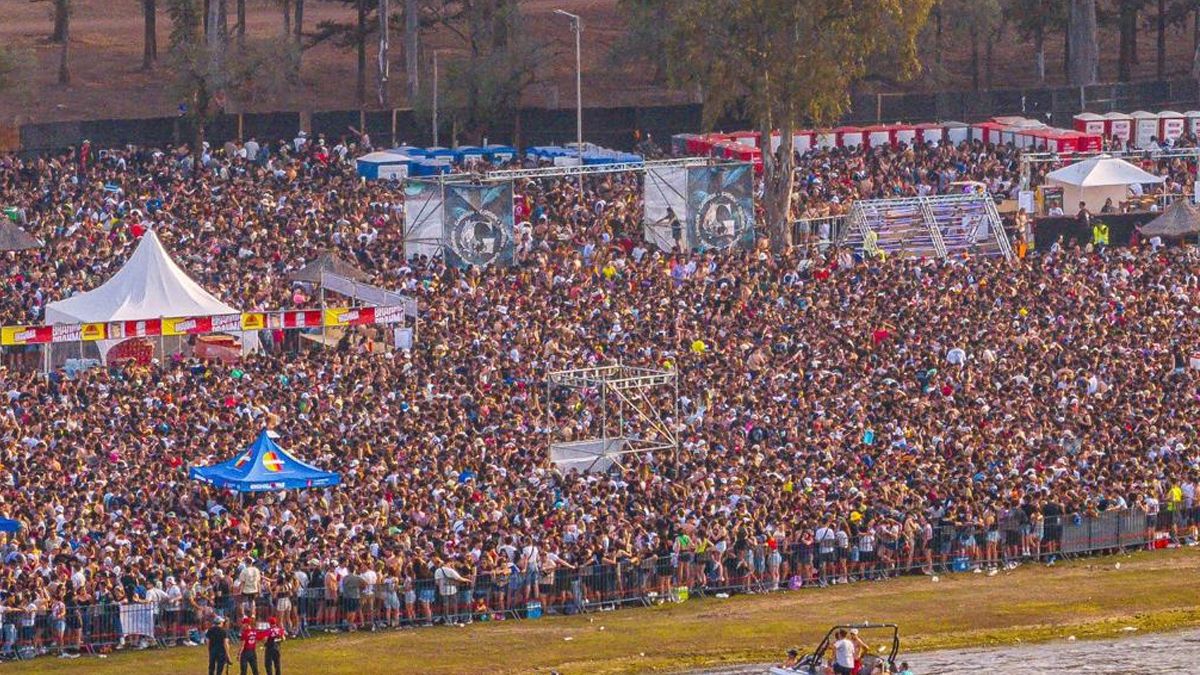 Miles de jóvenes disfrutaron del festejo del día de la primavera en ...