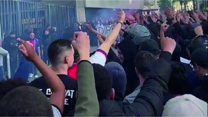 Hinchas del PSG insultaron a Messi en el estadio