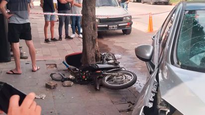 Un hombre persiguió y atropelló con su auto a motochorros que asaltaron a su esposa embarazada