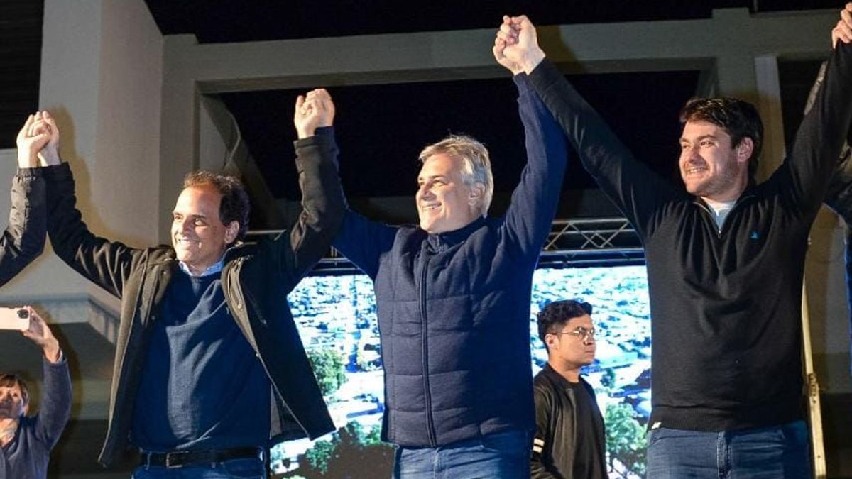 Martín Llaryora festejó en Sampacho el contundente triunfo del intendente Franco Suárez