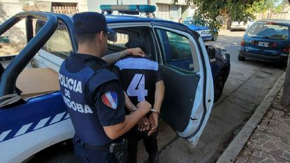 Aprovechó que jugaba la selección y entró a robar a una obra