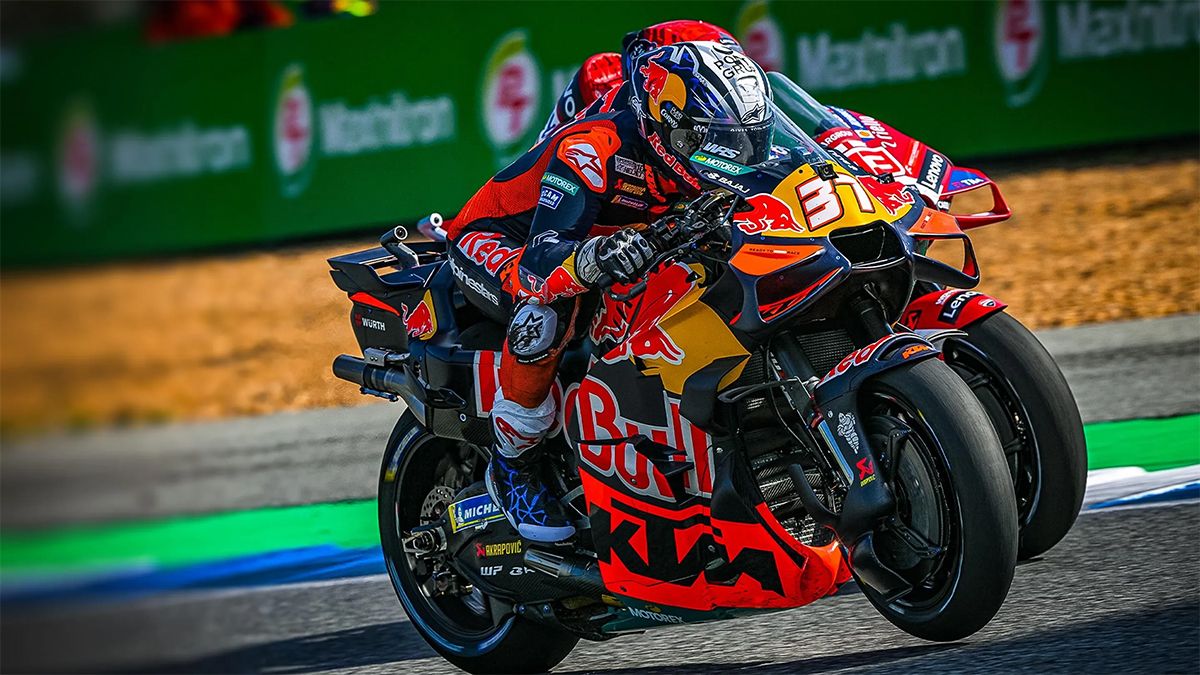 Impresionante lucha por la punta del Sprint de MotoGP en el Gran Premio de Tailandia entre Pedro Acosta (KTM) y oculto, Marc Márquez (Ducati)