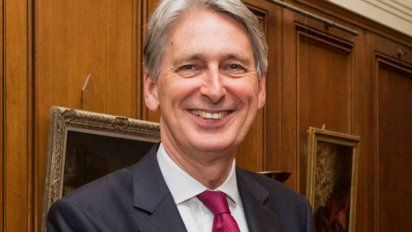 Brexit: advierten que la economía británica caerá si no hay acuerdo
