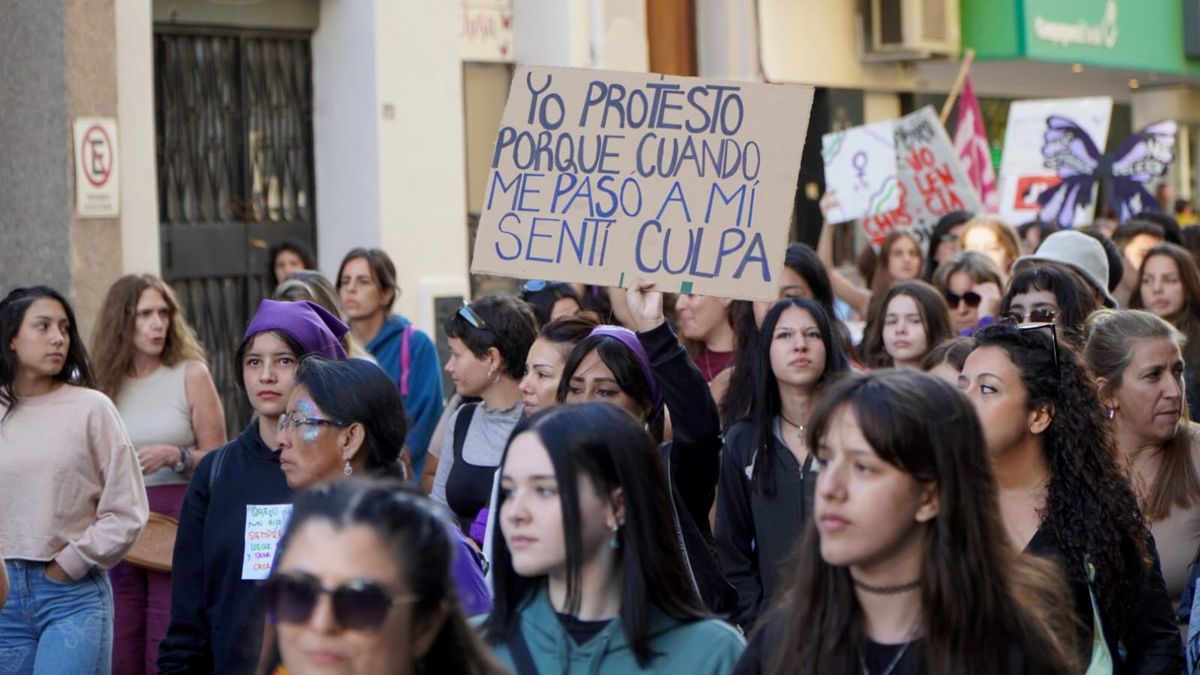 Día de la Mujer: masiva marcha en la ciudad contra las políticas de Milei