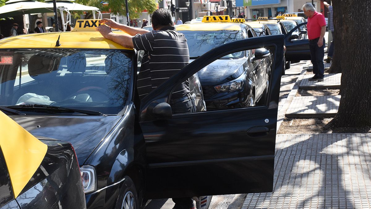 Se aprobó un nuevo aumento en la tarifa de taxis: la bajada de bandera quedó en $170