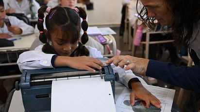 Tiene apenas 9 años, es ciega y ya escribió su primer libro en braille