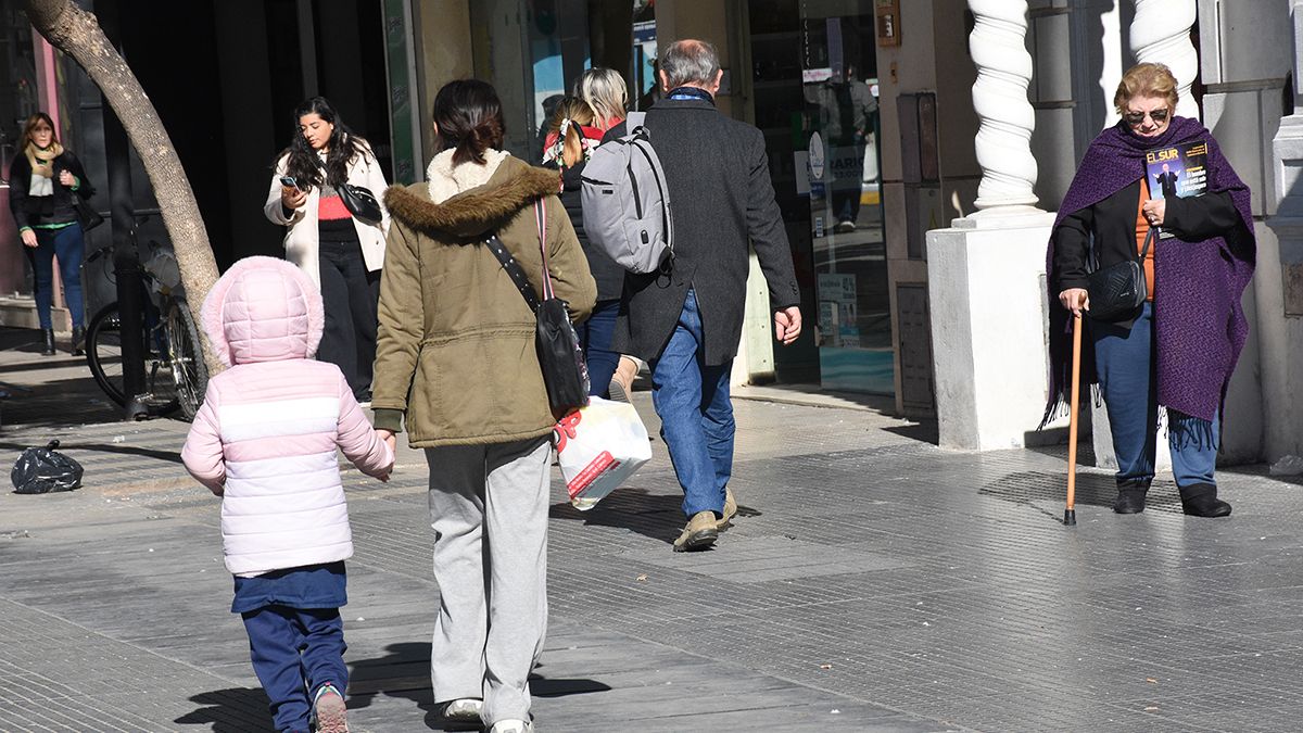 Frío en el centro de la ciudad. Foto: Estela Zogbe.