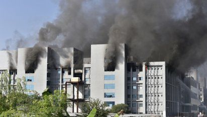 India: cinco muertos por un incendio en una fábrica de vacunas