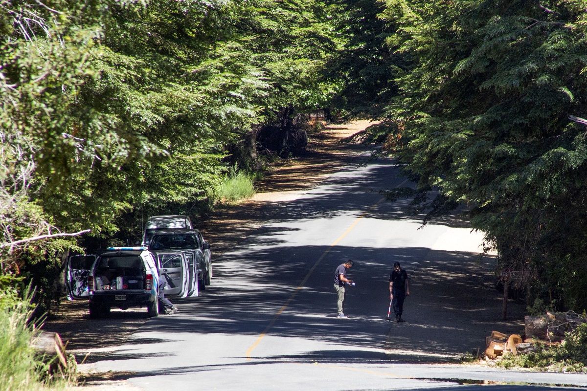 El cuerpo fue hallado en un sendero de Circuito Chico, a metros de la ruta provincial 77.