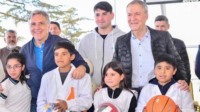 Schiaretti y Llaryora, en la inauguración de un nuevo polideportivo en Córdoba