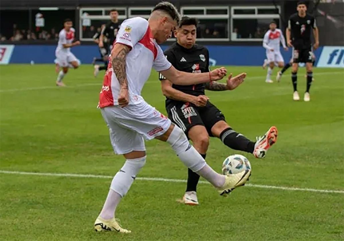 Deportivo Riestra le ganó a Argentinos Juniors 2-0