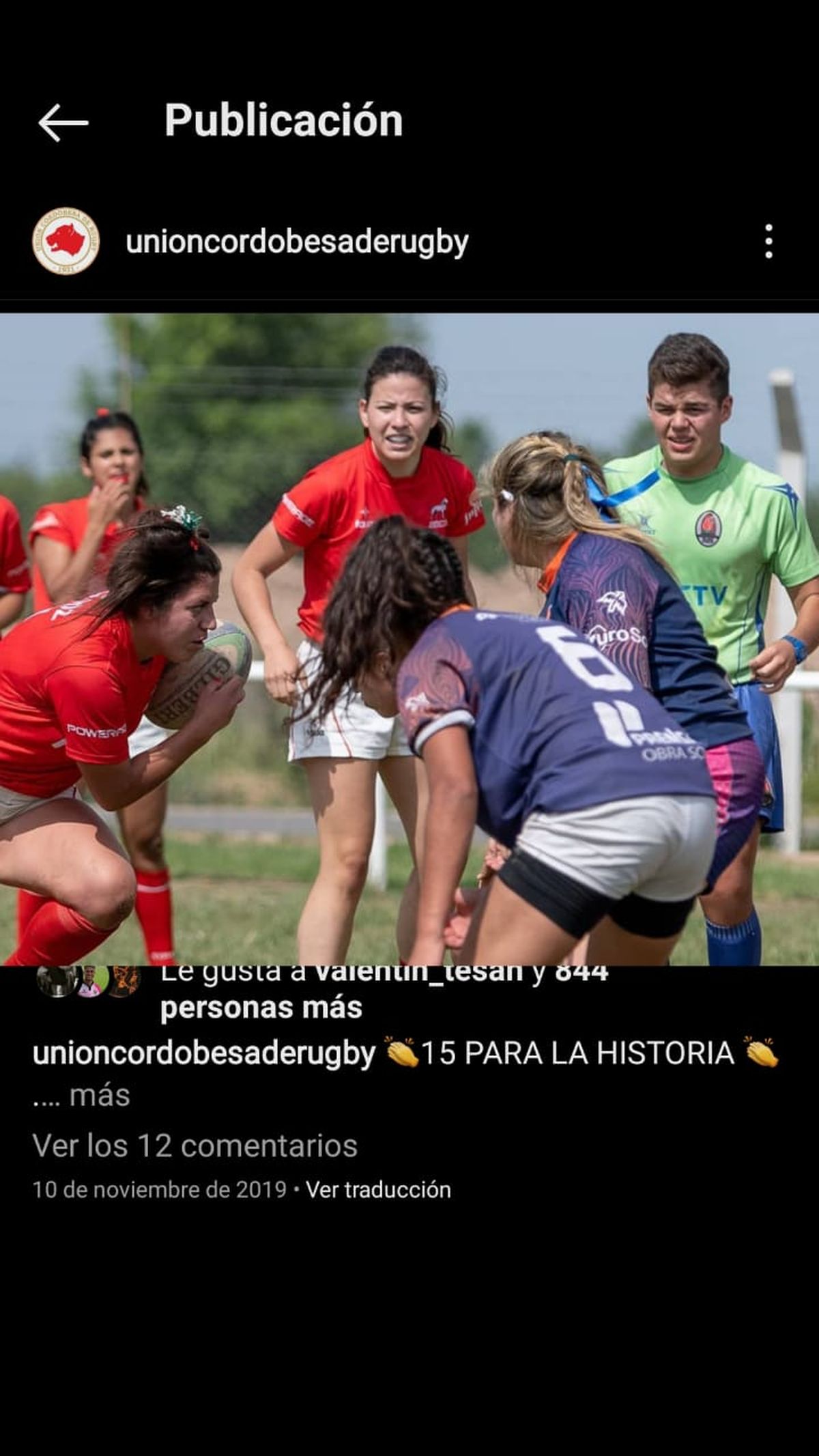 Franco en un encuentro de rugby femenino. El domingo estuvo dirigiendo en Río IV.