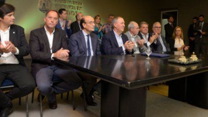 Provincia y la Mesa de Enlace acordaron el plan para asfaltar caminos rurales