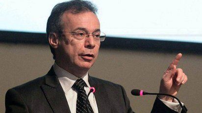 Menor emisión, mayor ingreso de divisas y posibles fondos del FMI explican la baja del dólar, dijo Artana