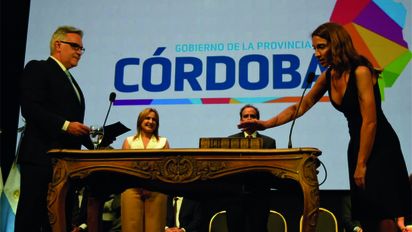 Llaryora le tomó juramento a seis ministros provinciales