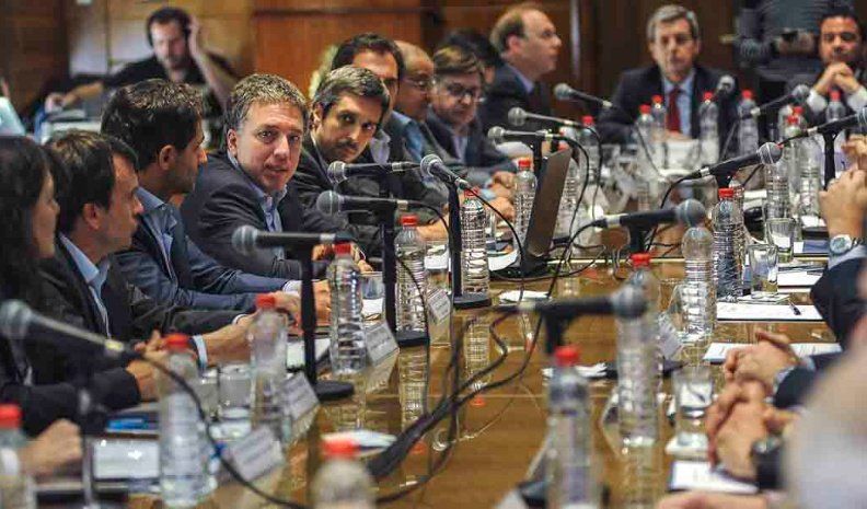 El ministro de Finanzas de la Nación, Dujovne, con sus pares provinciales.