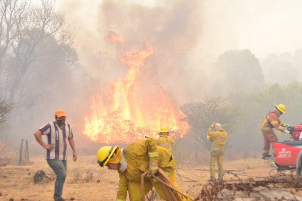 El incendio avanzó sin control por las sierras del sur de Córdoba.