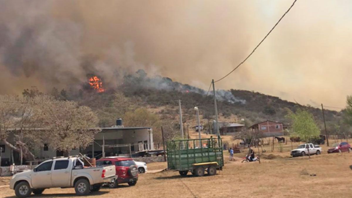 El incendio del pasado sábado que afectó la Unión de los Ríos y provocó perdidas totales de una de las viviendas de la zona.